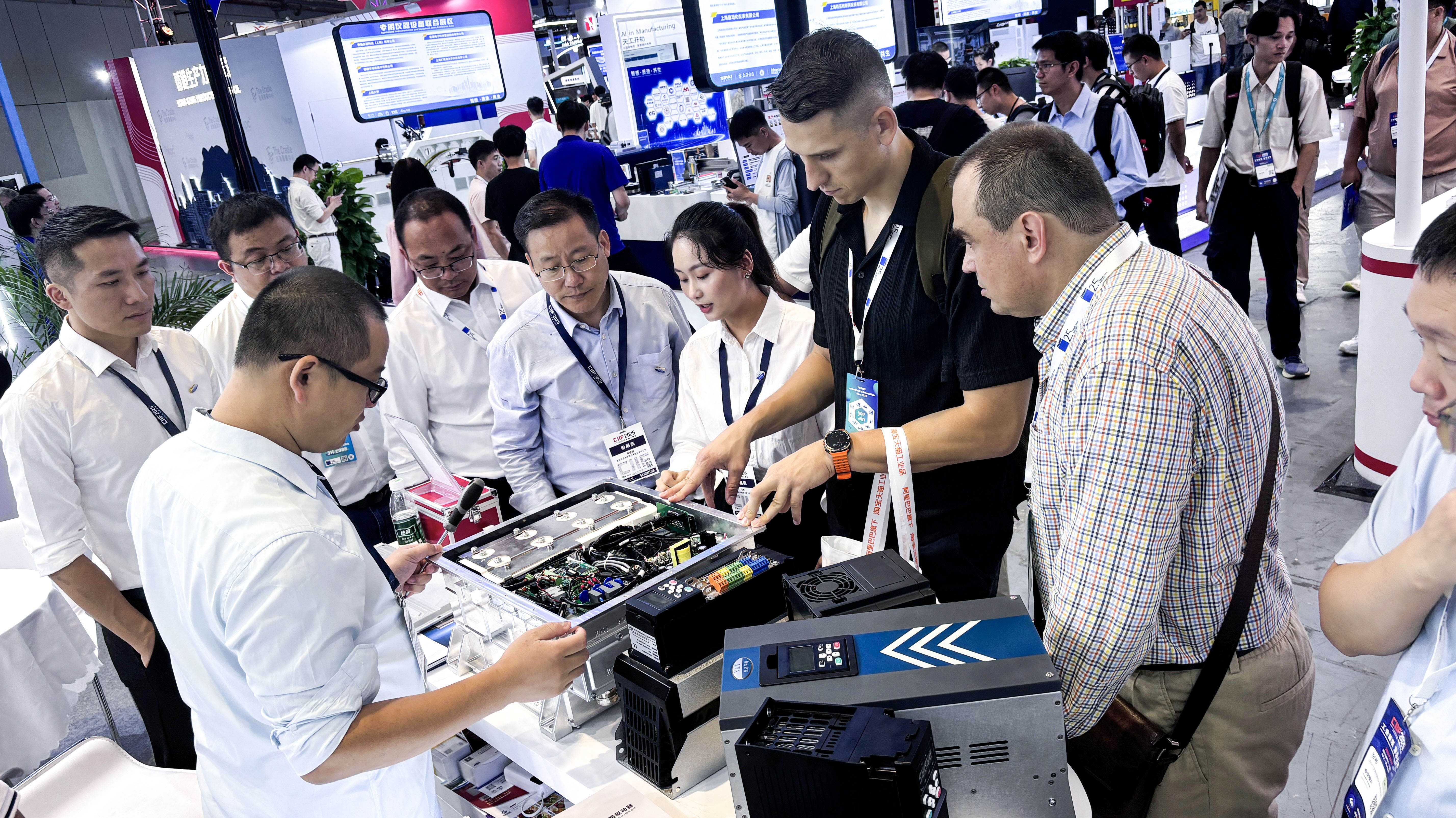 【工博会直击】2025上海工博会首日晨光：1xbet深耕新能源与工业自动化智能制造，以技术诠释实力!