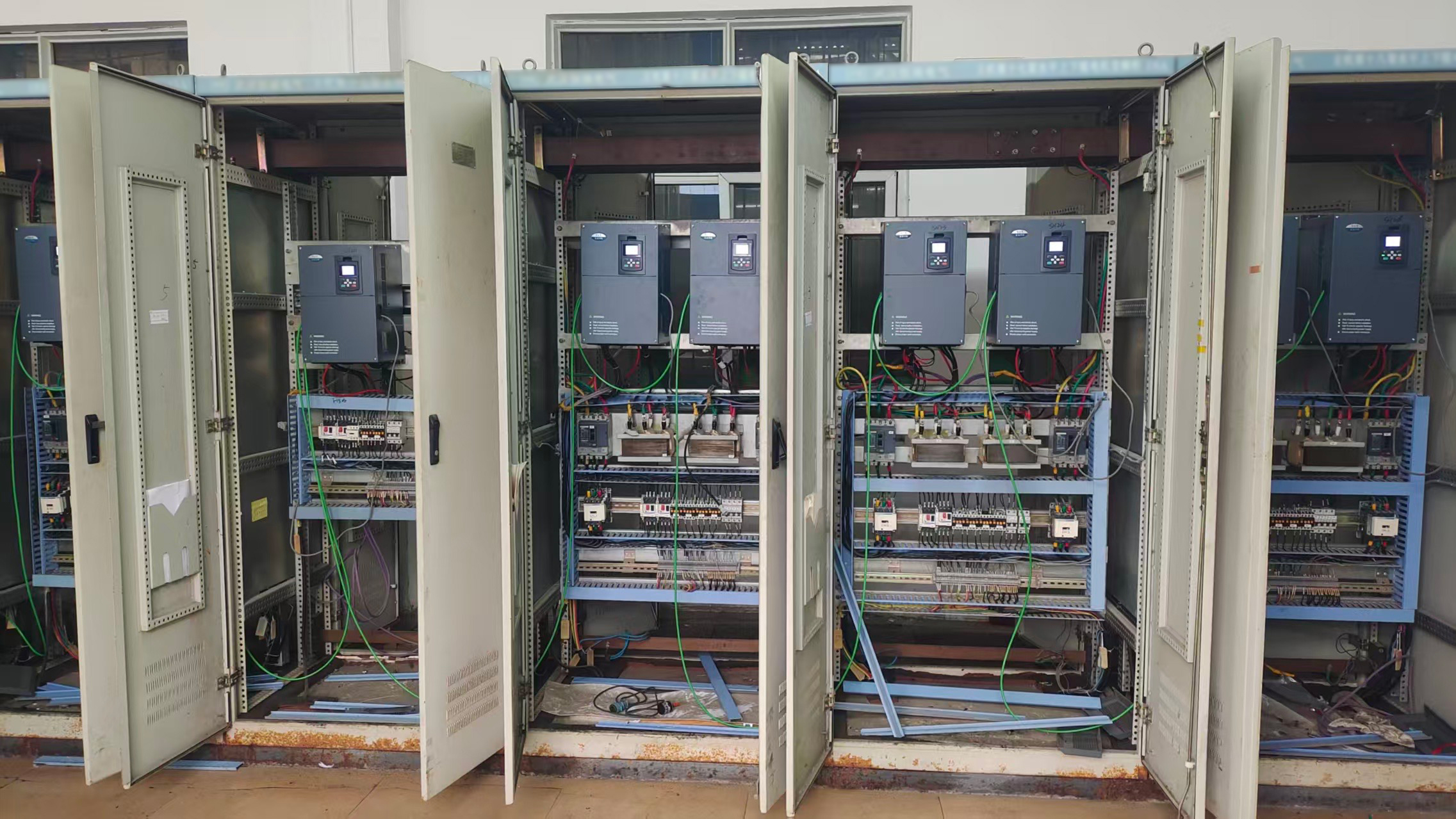 1xbetV9-H系列变频器：助力钢厂1250冷弯机组生产线“焕新升级”！